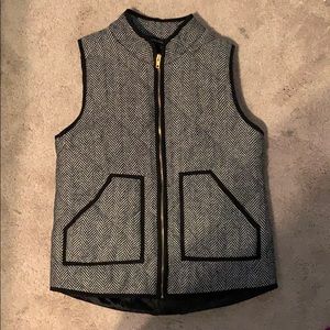 Black/white patterned vest